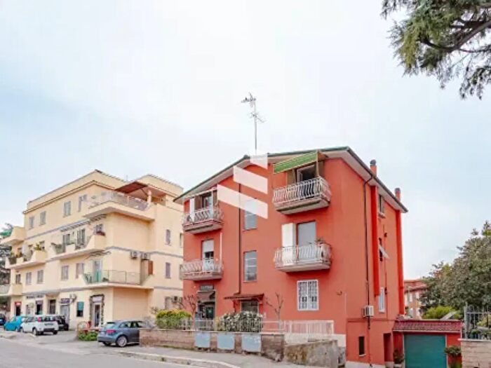 Appartamento trilocale in vendita in Via Achille Vertunni, Roma