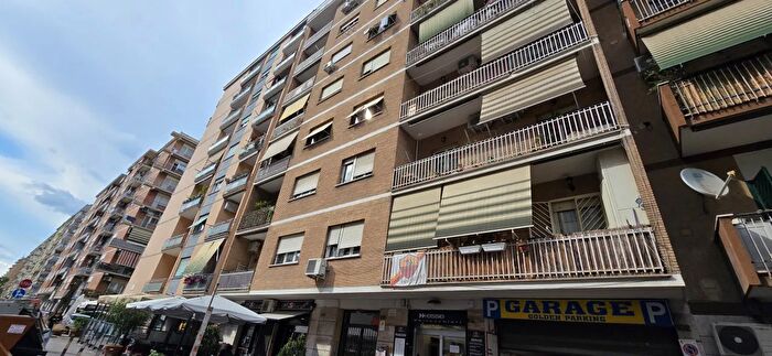 Appartamento bilocale in vendita in Via Licinio Stolone, Roma