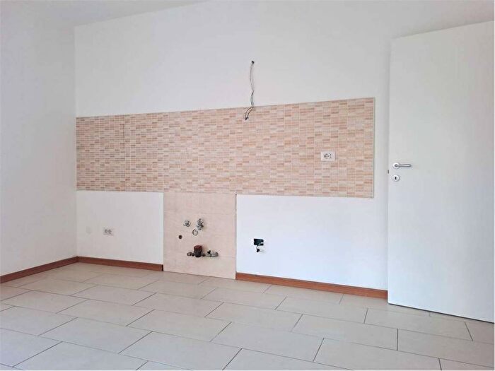 Appartamento trilocale in affitto in Via Abondi, Maccani Campotrentino, Trento