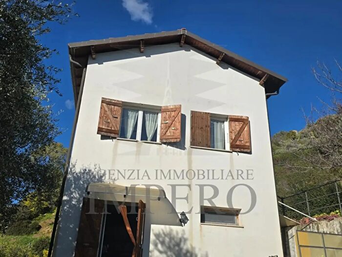 Casa con 8 locali in vendita in Frazione Carletti Snc, Ventimiglia