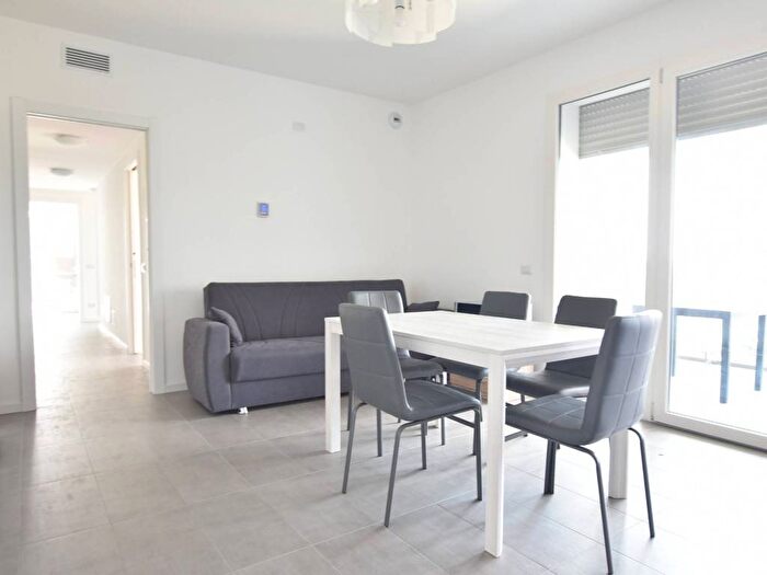 Appartamento trilocale in affitto in Via Ernesto Teodoro Moneta, Affori, Milano