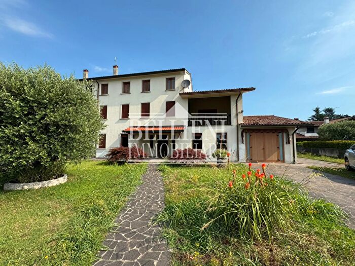 Casa con 7 locali in affitto in Via Roma, Pozzoleone