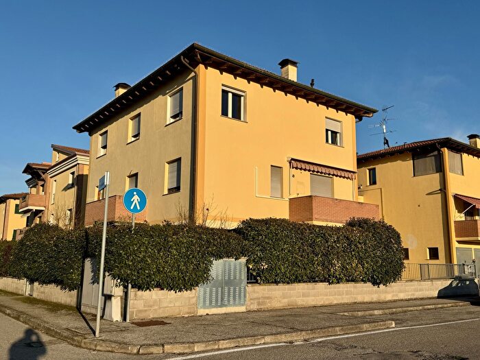 Appartamento trilocale in vendita in Ramedello, Cento