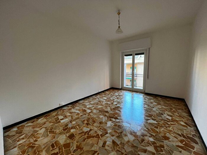 Appartamento con 5 locali in affitto in Via Francesco Pastonchii, Marassi, Genova
