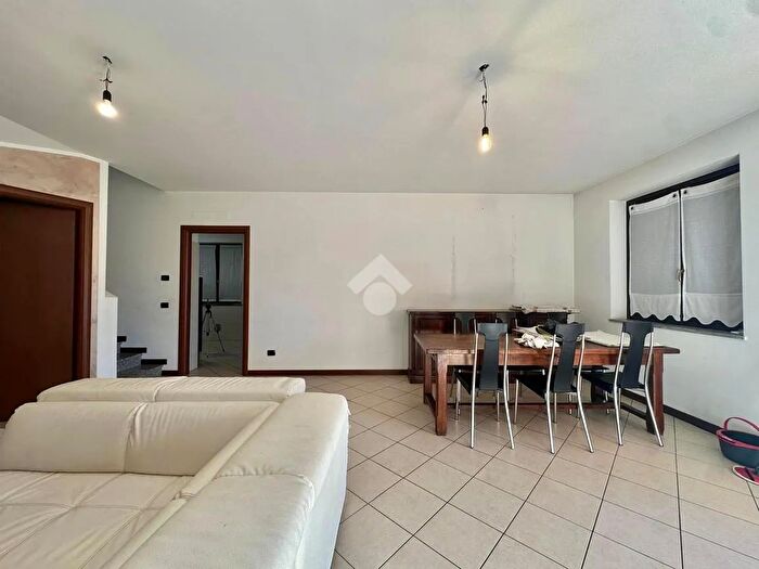 Casa con 5 locali in vendita in Via Granozzo, Granozzo Con Monticello