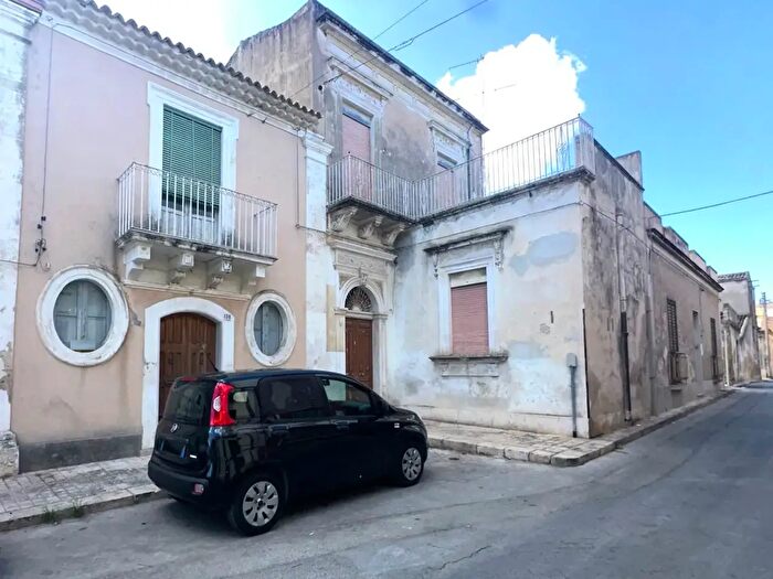 Casa con 5 locali in vendita in Via Milano, Avola