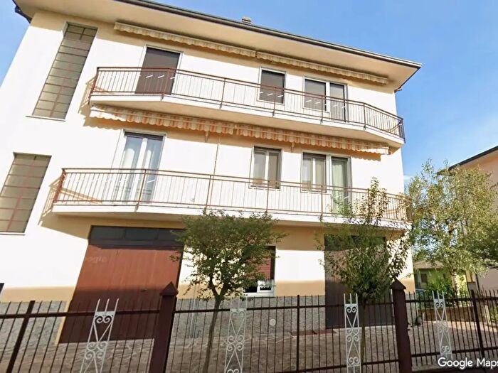 Appartamento bilocale in affitto in Via Carlo Porta, Merone