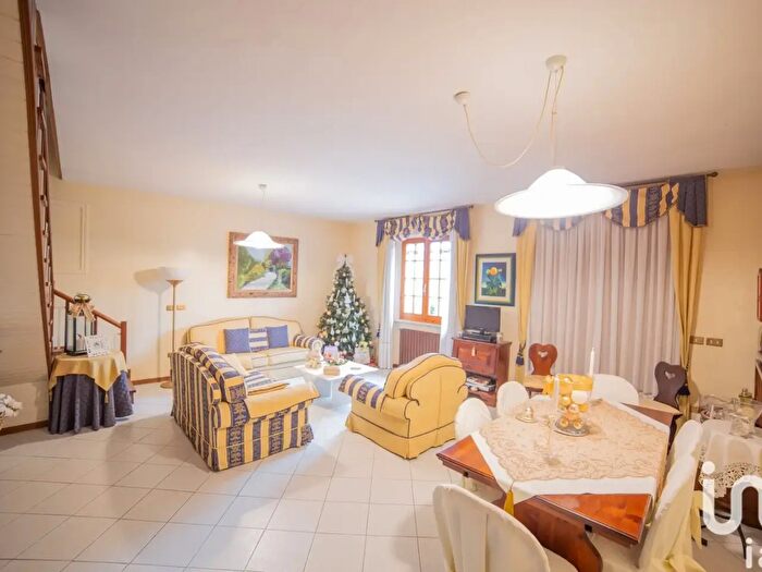 Casa con 7 locali in vendita in Strada Arceviese, Senigallia