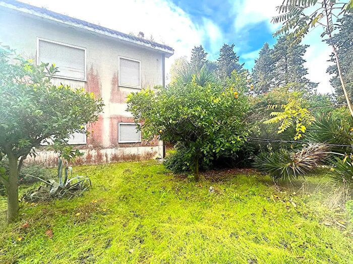 Appartamento con 8 locali in vendita in Via Flacca, Fondi