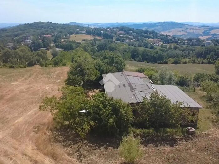 Casa quadrilocale in vendita in Via Salita ai Grandi Campi, Monte Grimano Terme