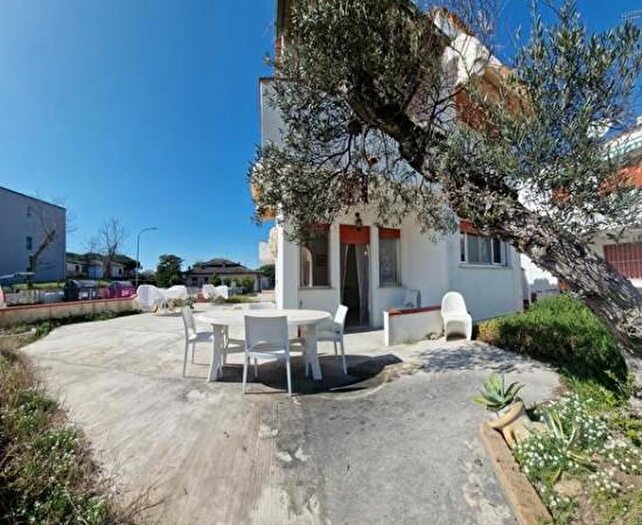 Casa trilocale in affitto in Via Asiago, Comacchio