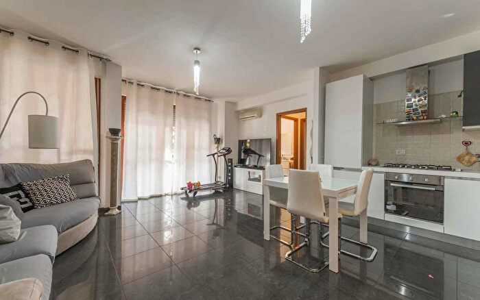 Appartamento trilocale in vendita in Via Fraine, Roma