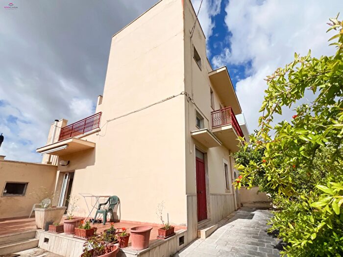 Casa trilocale in vendita in Via Gravinella Castellana Grotte, Castellana Grotte