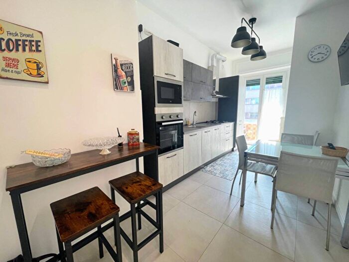 Appartamento trilocale in affitto in Via Ettore Ponti, Barona, Milano