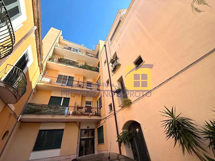 Appartamento trilocale in vendita in Via San Benedetto, Brindisi