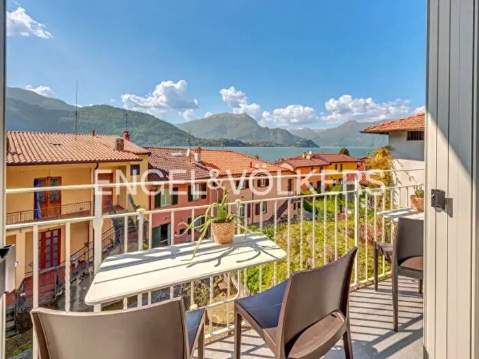 Casa con 6 locali in vendita in Lierna