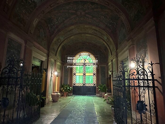 Appartamento trilocale in vendita in Viale Martiri della Libertà, Modena