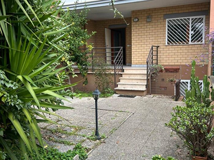 Appartamento quadrilocale in affitto in Via Iris Versari, Mostacciano, Roma