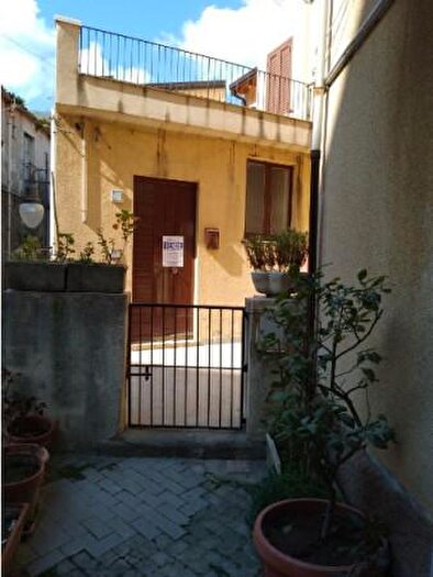 Appartamento quadrilocale in vendita in Via Piave, SantAngelo Di Brolo