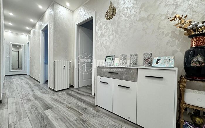 Appartamento con 5 locali in vendita in Via Viverone, Biella