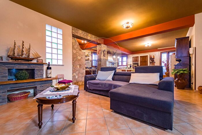 Casa con 12 locali in vendita in Via Falsomiele C, Palermo