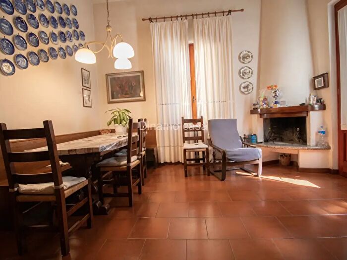 Casa con 5 locali in vendita in Via Braga, Prato