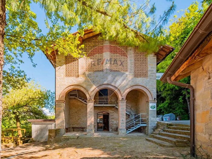 Casa con 8 locali in vendita in Via Spigone, Vetto