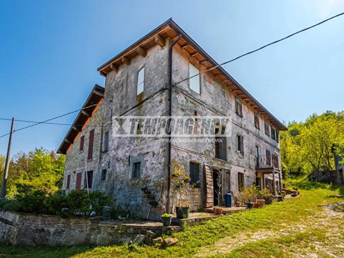 Appartamento con 5 locali in vendita in Via VaranaCasa Bartolacelli, Serramazzoni