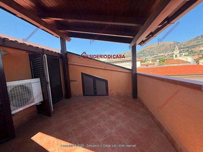 Appartamento trilocale in vendita in Via Aquino Monreale, Monreale