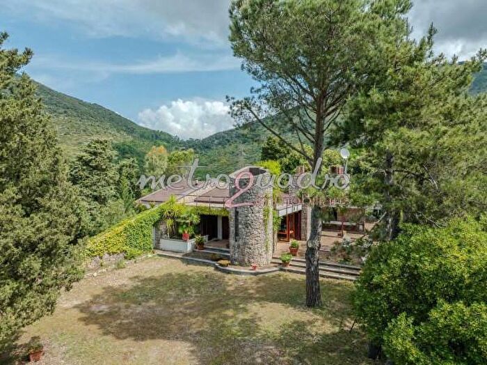 Casa con 6 locali in vendita in Itri