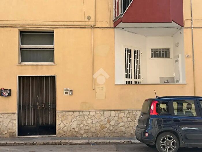 Appartamento trilocale in vendita in Via Luigi Settembrini, Canosa Di Puglia