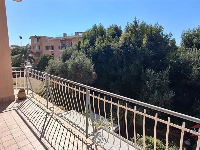 Appartamento trilocale in vendita in Via Aurora, Bordighera
