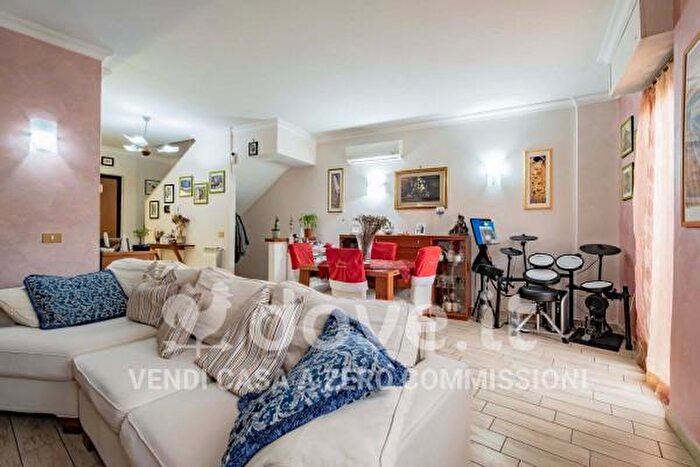 Casa quadrilocale in vendita in Via Paolo Pericoli, Roma