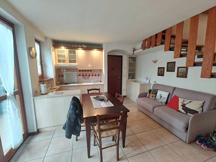 Appartamento trilocale in affitto in Via Europa, Aprica