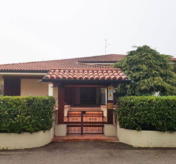 Casa con 5 locali in vendita in Guastalla