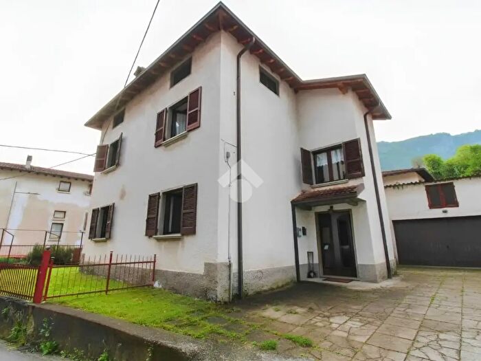 Casa con 6 locali in vendita in Via Prainè, Vobarno