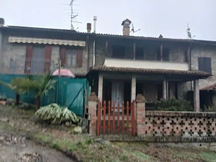 Casa con 6 locali in vendita in Località Iustiano d, Vigolzone