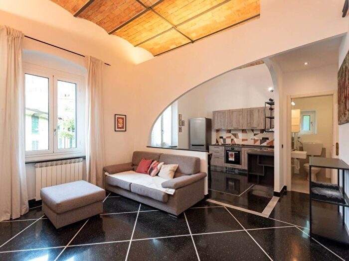 Appartamento trilocale in affitto in Passo Sant'Ugo, Principe, Genova