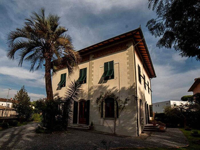 Appartamento con 6 locali in affitto in Via Jacopo della Quercia, San Marco Acquacalda, Lucca