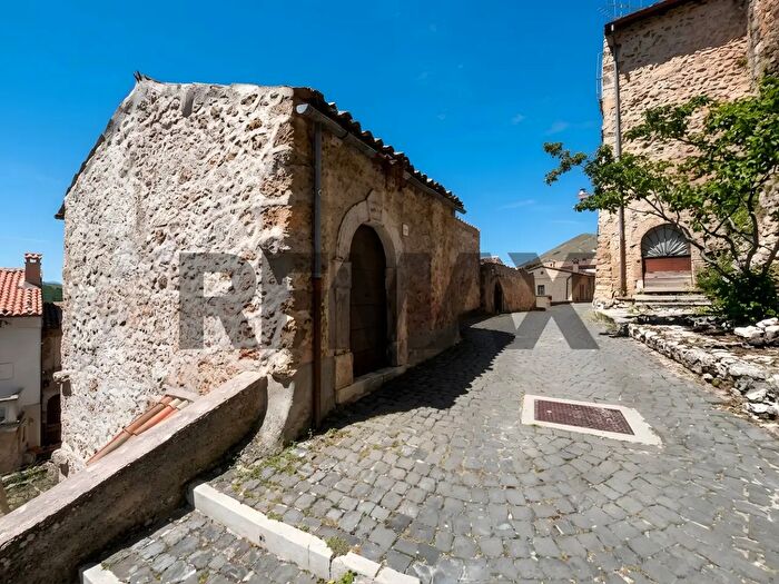 Casa con 6 locali in vendita in Santo Stefano Di Sessanio