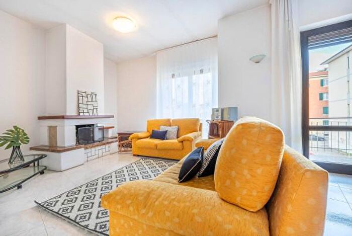 Appartamento con 6 locali in vendita in Largo Tevere, Arezzo