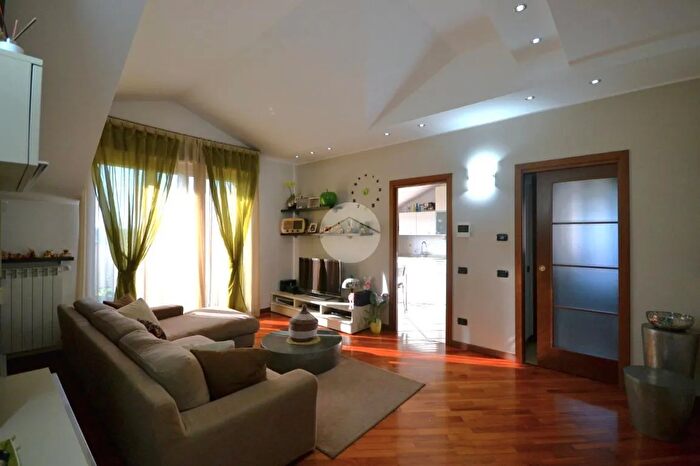 Appartamento trilocale in vendita in Via Alcide De Gasperi, Vittuone