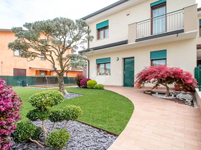 Casa quadrilocale in vendita in Via Ponte Marchese, Caldogno