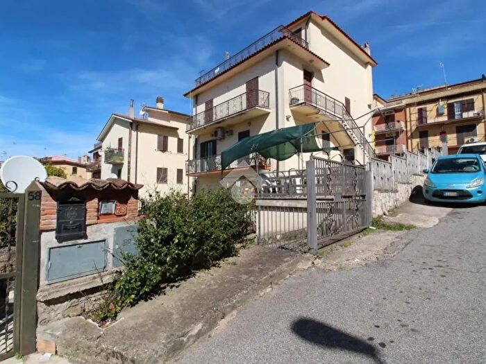 Appartamento trilocale in vendita in Via novembre, Montorio Romano