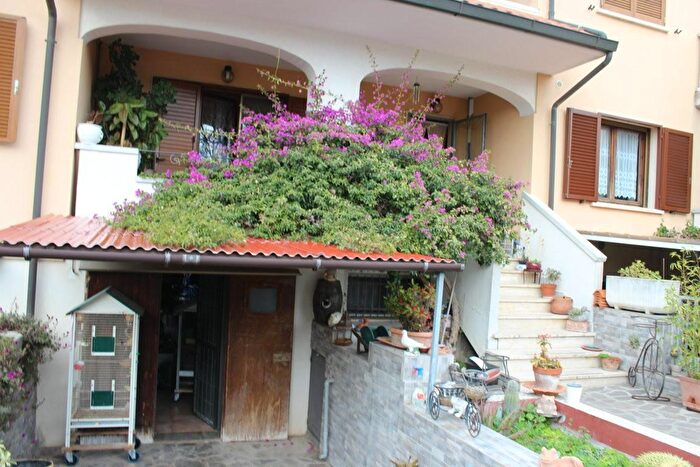 Casa con 7 locali in vendita in Bibbona