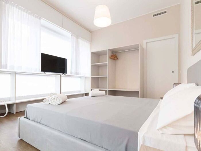 Appartamento trilocale in affitto in Via Santa Maria Valle, Carrobbio, Milano