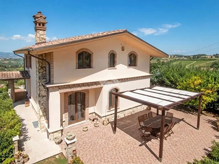 Casa con 9 locali in vendita in Villa Singola Cda Caprini, Francavilla Al Mare