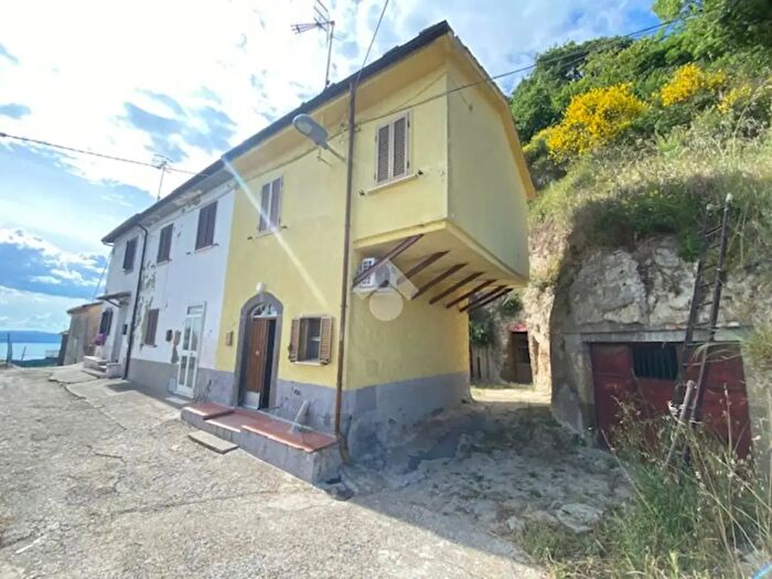 Casa trilocale in vendita in Via Coste, Montefiascone