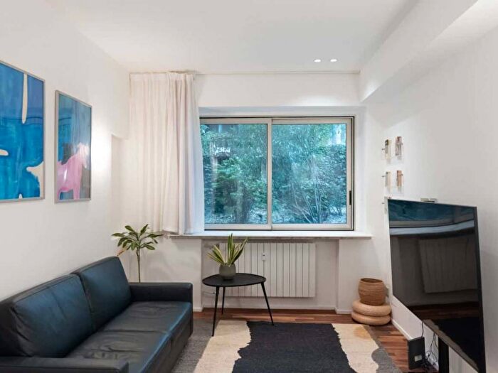 Appartamento trilocale in affitto in Via Broletto, Duomo, Milano