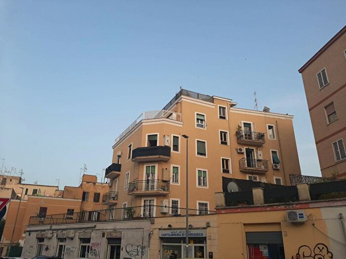 Appartamento trilocale in affitto in Via delle Dalie, Centocelle, Roma